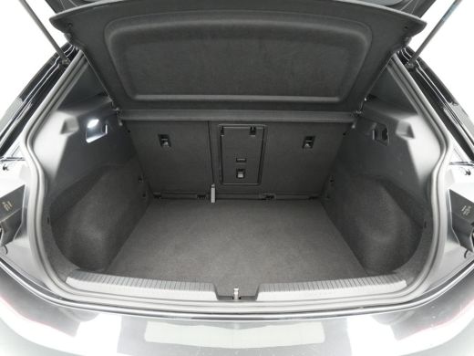 Volkswagen ID.3 First Plus 58 kWh 204pk Navigatie Camera Stoel/Stuurverwarming Carplay Pdc 2 Gereserveerd VDU lea... ActivLease financial lease