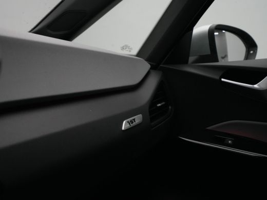 Volkswagen ID.3 First Plus 58 kWh 204pk Navigatie Camera Stoel/Stuurverwarming Carplay Pdc 2 Gereserveerd VDU lea... ActivLease financial lease