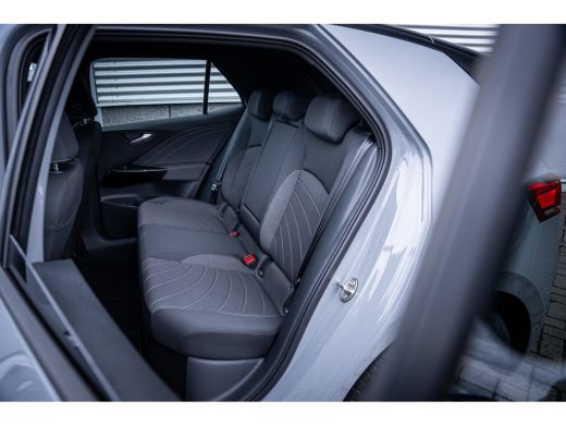 Volkswagen ID.3 Pro Business 59 kWh | Achterlichten LED, luxe uitgevoerd incl. dynamische knipperlichten | Aircon... ActivLease financial lease