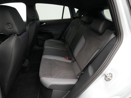 Volkswagen ID.4 Pro Business 77 kWh 286pk Navigatie Camera Stoelverwarming Acc 221 ActivLease financial lease