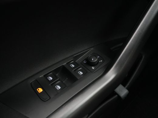 Volkswagen Polo 1.0 TSI 95pk Life Edition Navi via App Acc Pdc Camera Privacy glas Argon ActivLease financial lease