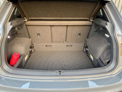 Volkswagen Tiguan 1.5 TSI R-Line Business+ | Side Assist | Keyless | 20'' | Camera | Elk. A-klep | IQ Light | Prijs... ActivLease financial lease