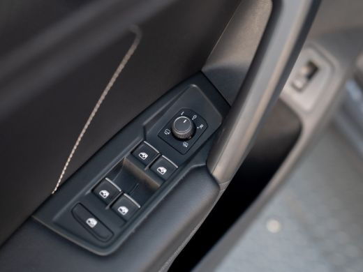 Volkswagen Tiguan 1.5 TSI R-Line Business+ | Side Assist | Keyless | 20'' | Camera | Elk. A-klep | IQ Light | Prijs... ActivLease financial lease