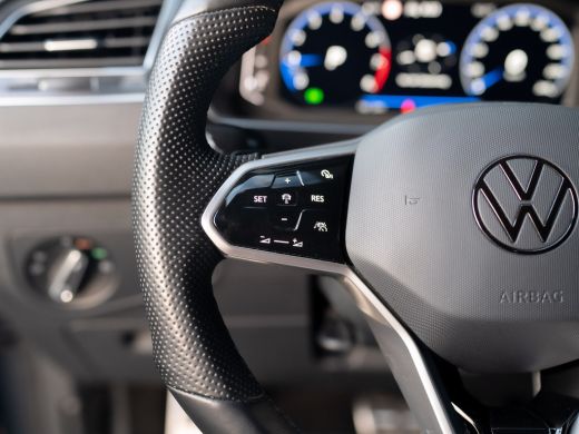 Volkswagen Tiguan 1.5 TSI R-Line Business+ | Side Assist | Keyless | 20'' | Camera | Elk. A-klep | IQ Light | Prijs... ActivLease financial lease