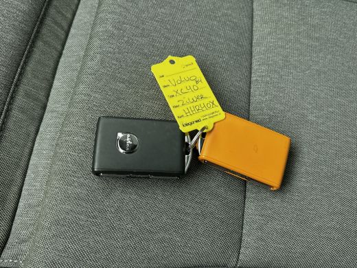 Volvo  XC40 2.0 B4 Plus Dark | Trekhaak | Reserve wiel | BLIS | Adaptive Cruiscontrol | Verwarmbare voorruit ... ActivLease financial lease