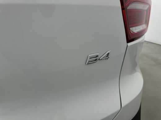 Volvo  XC40 2.0 B4 Plus Dark | Trekhaak | Reserve wiel | BLIS | Adaptive Cruiscontrol | Verwarmbare voorruit ... ActivLease financial lease