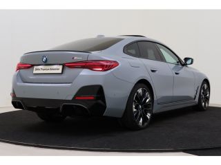 BMW i4 M50 / Schuif-kanteldak / Achteruitrijcamera / M Adaptief onderstel / Adaptieve LED / Stoelverwarm...