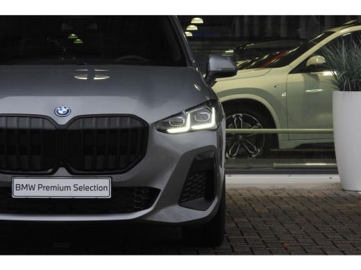 BMW 2 Serie 225e xDrive High Executive M Sport Automaat / Panoramadak / Trekhaak / Sportstoelen / M Adaptief ... ActivLease financial lease