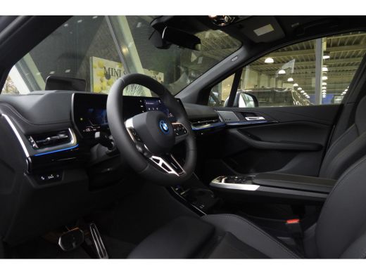 BMW 2 Serie 225e xDrive High Executive M Sport Automaat / Panoramadak / Trekhaak / Sportstoelen / M Adaptief ... ActivLease financial lease