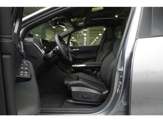 BMW 2 Serie 225e xDrive High Executive M Sport Automaat / Panoramadak / Trekhaak / Sportstoelen / M Adaptief ... ActivLease financial lease