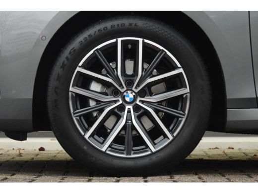 BMW 2 Serie 225e xDrive High Executive M Sport Automaat / Panoramadak / Trekhaak / Sportstoelen / M Adaptief ... ActivLease financial lease