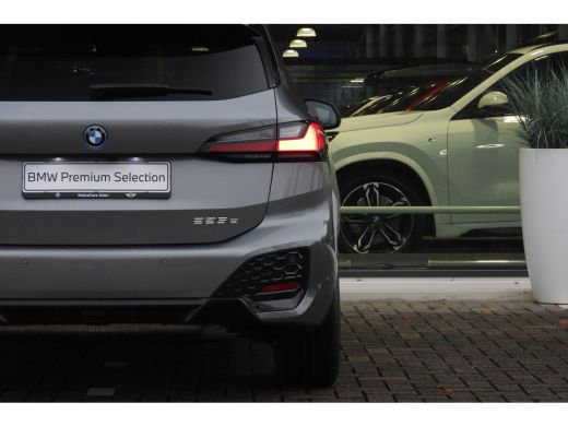 BMW 2 Serie 225e xDrive High Executive M Sport Automaat / Panoramadak / Trekhaak / Sportstoelen / M Adaptief ... ActivLease financial lease