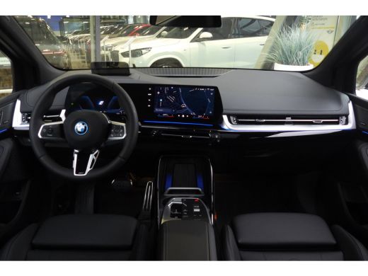 BMW 2 Serie 225e xDrive High Executive M Sport Automaat / Panoramadak / Trekhaak / Sportstoelen / M Adaptief ... ActivLease financial lease