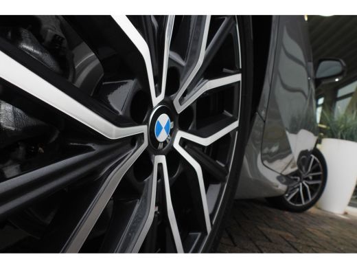 BMW 2 Serie 225e xDrive High Executive M Sport Automaat / Panoramadak / Trekhaak / Sportstoelen / M Adaptief ... ActivLease financial lease