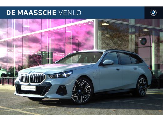BMW 5 Serie Touring 530e M Sport Automaat / Trekhaak / M Sportonderstel / Achteruitrijcamera /  Comfort Acces...