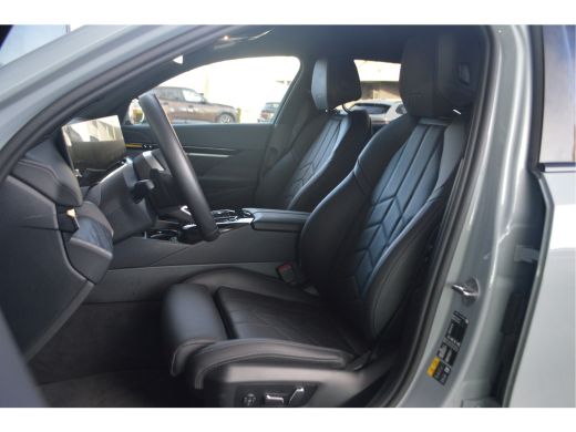 BMW 5 Serie Touring 530e M Sport Automaat / Trekhaak / M Sportonderstel / Achteruitrijcamera /  Comfort Acces... ActivLease financial lease