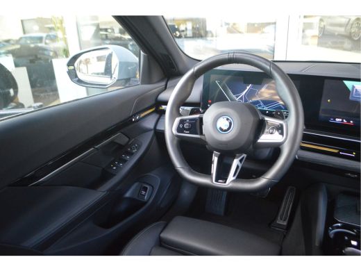 BMW 5 Serie Touring 530e M Sport Automaat / Trekhaak / M Sportonderstel / Achteruitrijcamera /  Comfort Acces... ActivLease financial lease