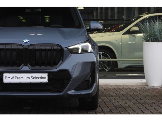 BMW X1 xDrive30e High Executive M Sport Automaat / Panoramadak / Trekhaak / Sportstoelen / M Adaptief on... ActivLease financial lease