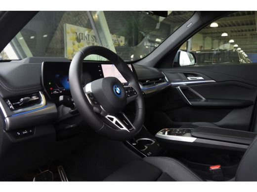 BMW X1 xDrive30e High Executive M Sport Automaat / Panoramadak / Trekhaak / Sportstoelen / M Adaptief on... ActivLease financial lease