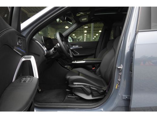BMW X1 xDrive30e High Executive M Sport Automaat / Panoramadak / Trekhaak / Sportstoelen / M Adaptief on... ActivLease financial lease