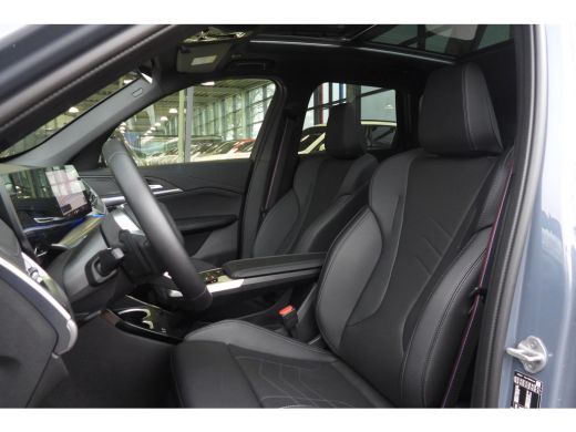 BMW X1 xDrive30e High Executive M Sport Automaat / Panoramadak / Trekhaak / Sportstoelen / M Adaptief on... ActivLease financial lease