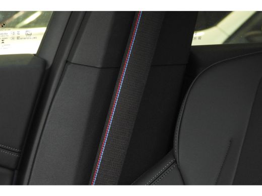 BMW X1 xDrive30e High Executive M Sport Automaat / Panoramadak / Trekhaak / Sportstoelen / M Adaptief on... ActivLease financial lease