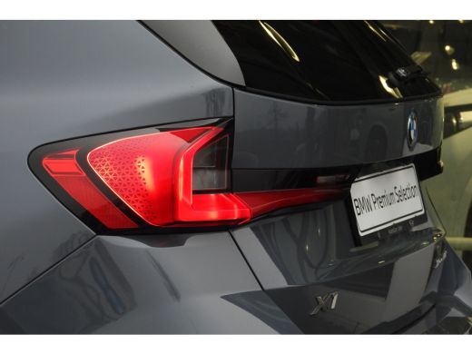 BMW X1 xDrive30e High Executive M Sport Automaat / Panoramadak / Trekhaak / Sportstoelen / M Adaptief on... ActivLease financial lease