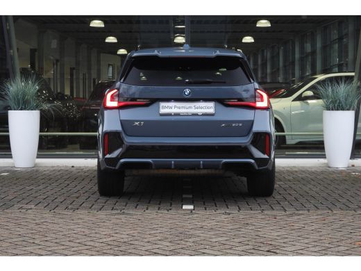 BMW X1 xDrive30e High Executive M Sport Automaat / Panoramadak / Trekhaak / Sportstoelen / M Adaptief on... ActivLease financial lease