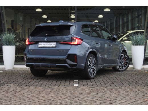 BMW X1 xDrive30e High Executive M Sport Automaat / Panoramadak / Trekhaak / Sportstoelen / M Adaptief on... ActivLease financial lease