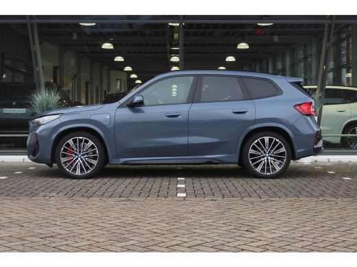 BMW X1 xDrive30e High Executive M Sport Automaat / Panoramadak / Trekhaak / Sportstoelen / M Adaptief on... ActivLease financial lease