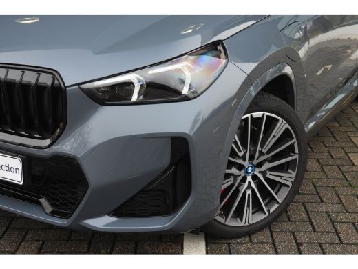BMW X1 xDrive30e High Executive M Sport Automaat / Panoramadak / Trekhaak / Sportstoelen / M Adaptief on... ActivLease financial lease
