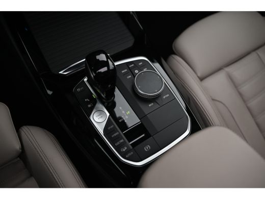 BMW X3 xDrive30e High Executive M Sport Automaat / Panoramadak / Sportstoelen / Achteruitrijcamera / Com... ActivLease financial lease