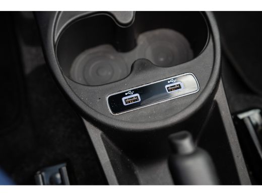 Fiat 500C 1.0 Hybrid | Parkeersensoren | Apple Carplay & Android Auto | Cruise Controle | Airco | Elektrisc... ActivLease financial lease