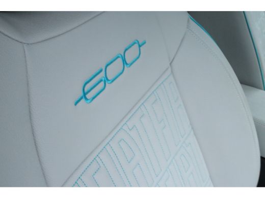 Fiat 600 1.2 Hybrid La Prima | Adapt. Cruise | Stoelverwarming | Massage | Carplay | Leder | Elektr. klep ... ActivLease financial lease