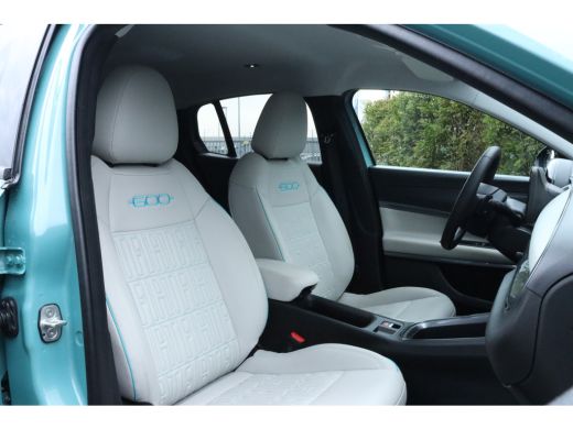 Fiat 600 1.2 Hybrid La Prima | Adapt. Cruise | Stoelverwarming | Massage | Carplay | Leder | Elektr. klep ... ActivLease financial lease