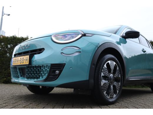 Fiat 600 1.2 Hybrid La Prima | Adapt. Cruise | Stoelverwarming | Massage | Carplay | Leder | Elektr. klep ... ActivLease financial lease