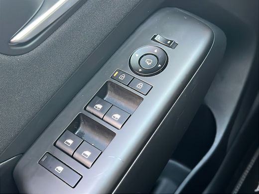 Hyundai Kona 1.6 GDI 141pk HEV Comfort Smart | Camera | Draadloos carplay | Climate control | Adaptive cruise ... ActivLease financial lease