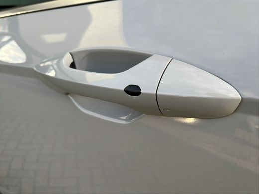 Hyundai Kona 1.6 GDI 141pk HEV Comfort Smart | Camera | Draadloos carplay | Climate control | Adaptive cruise ... ActivLease financial lease