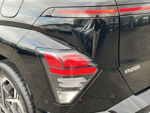 Hyundai Kona 1.6 GDI 141pk HEV N-Line | Premium audio | 360 camera | Bestuurdersstoel met geheugen | Adaptive ... ActivLease financial lease