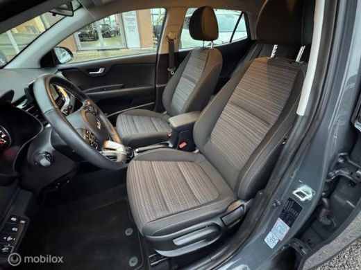 Kia Stonic 1.0 T-GDI MHEV Automaat DynamicLine Hoge instap, Stoel & stuur verwarming , Velgen, Carplay, Came... ActivLease financial lease