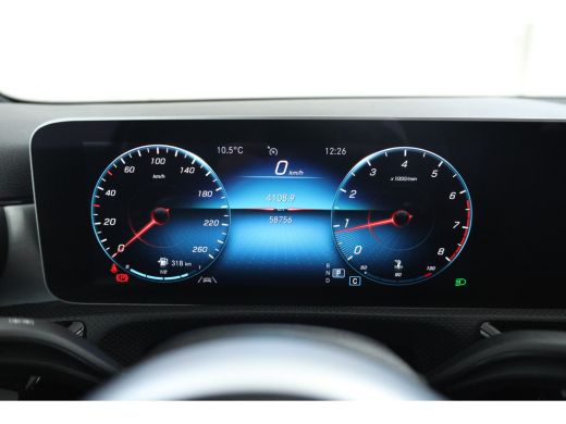 Mercedes-Benz A-Klasse 200 Business Solution AMG Upgrade Automaat, Panorama, ActivLease financial lease