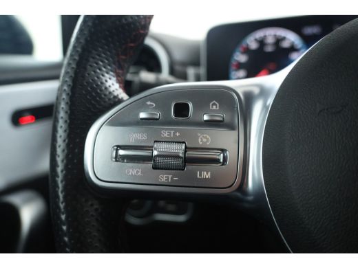 Mercedes-Benz A-Klasse 200 Business Solution AMG Upgrade Automaat, Panorama, ActivLease financial lease