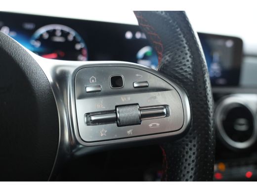 Mercedes-Benz A-Klasse 200 Business Solution AMG Upgrade Automaat, Panorama, ActivLease financial lease