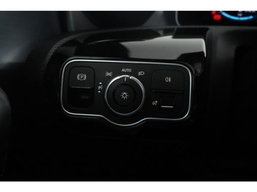 Mercedes-Benz A-Klasse 200 Business Solution AMG Upgrade Automaat, Panorama, ActivLease financial lease