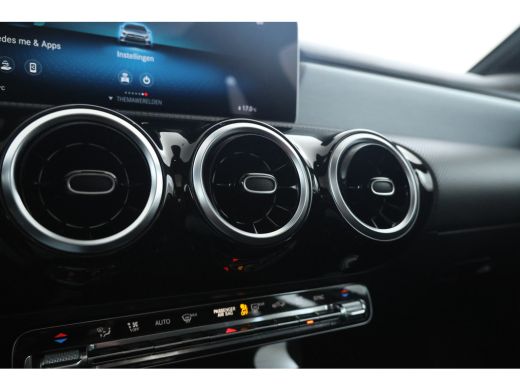 Mercedes-Benz A-Klasse 200 Business Solution AMG Upgrade Automaat, Panorama, ActivLease financial lease
