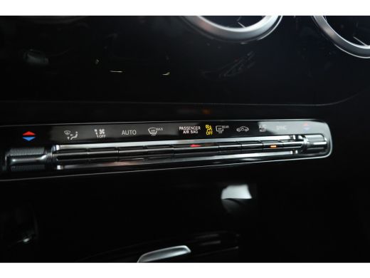 Mercedes-Benz A-Klasse 200 Business Solution AMG Upgrade Automaat, Panorama, ActivLease financial lease