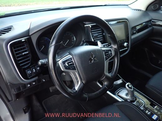 Mitsubishi Outlander 2.4 PHEV Pure KEYLESS/TREKHAAK/CAMERA/CARPLAY ActivLease financial lease
