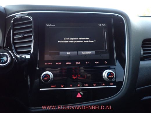 Mitsubishi Outlander 2.4 PHEV Pure KEYLESS/TREKHAAK/CAMERA/CARPLAY ActivLease financial lease