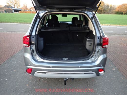 Mitsubishi Outlander 2.4 PHEV Pure KEYLESS/TREKHAAK/CAMERA/CARPLAY ActivLease financial lease