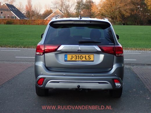 Mitsubishi Outlander 2.4 PHEV Pure KEYLESS/TREKHAAK/CAMERA/CARPLAY ActivLease financial lease